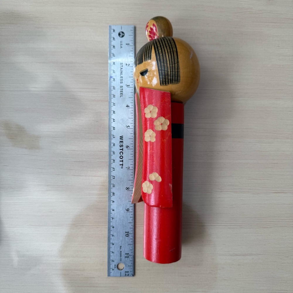 Vintage Red Kokeshi Doll with Floral Design - Picture 7 of 7